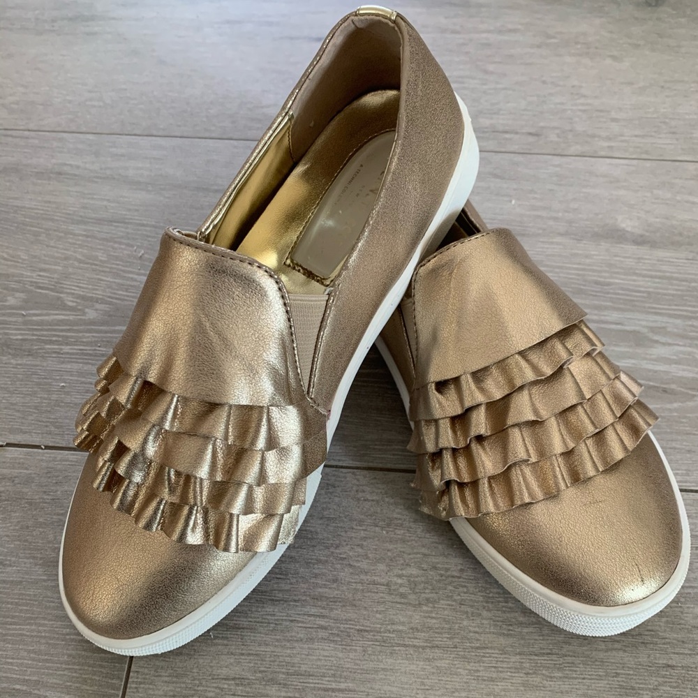 Kenneth Cole Collection Kam RuffleMetallic Sneaker